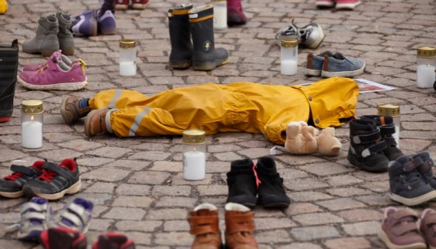 Rally to commemorate children killed in Mariupol held in Helsinki