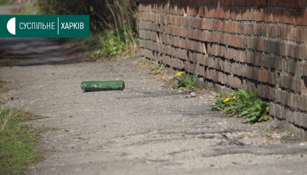 Explotan bombas de tiempo rusas sembradas cerca de las casas en Járkiv