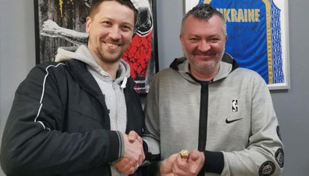 Забірченко продав чемпіонський перстень за 400 тисяч гривень і віддав  кошти ЗСУ