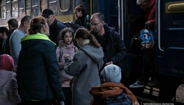На Буковину приїхав евакуаційний поїзд зі 130 мешканцями Донеччини