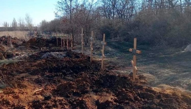 Кладовища прямо у містах: Гайдай розповів, як на Луганщині ховають вбитих військами рф