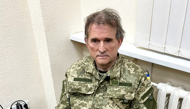 росТБ показало британських полонених, які «просять» обміняти їх на Медведчука