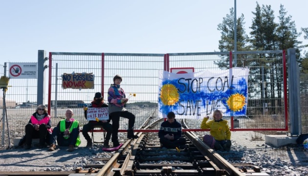 Екоактивісти не пускають до фінського порту потяги з російським вугіллям