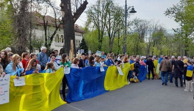 Діаспора взяла участь в акцій протесту біля посольства росії в Бухаресті