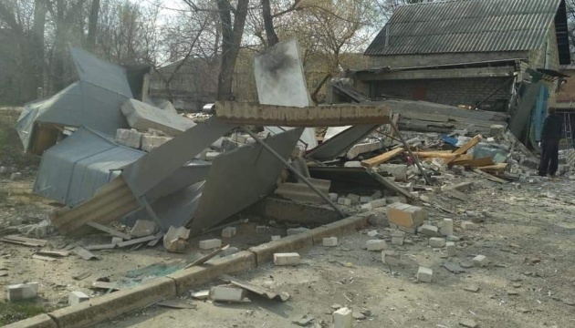 Russian troops shell residential quarter in Rubizhne, nearly all houses burnt down