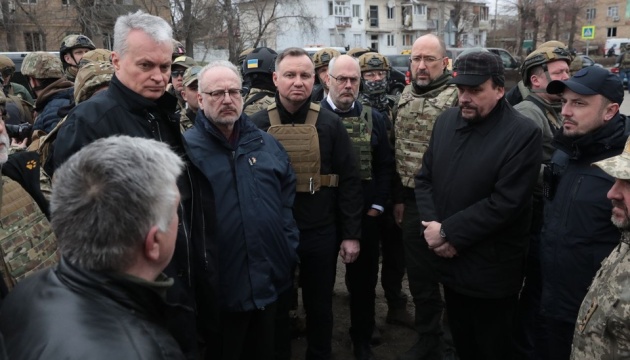 Presidentes de los países balticos y de Polonia visitan los suburbios de Kyiv 