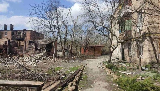 На Луганщині агресор пошкодив 10 об’єктів інфраструктури, серед них завод і лікарня