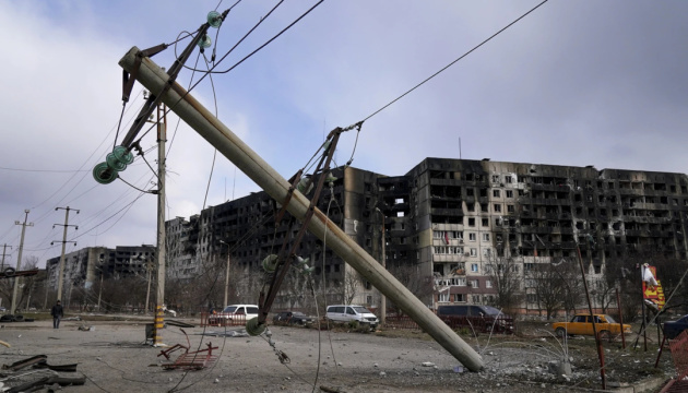 Ruins and bodies on streets: Reuters shows footage from besieged Mariupol