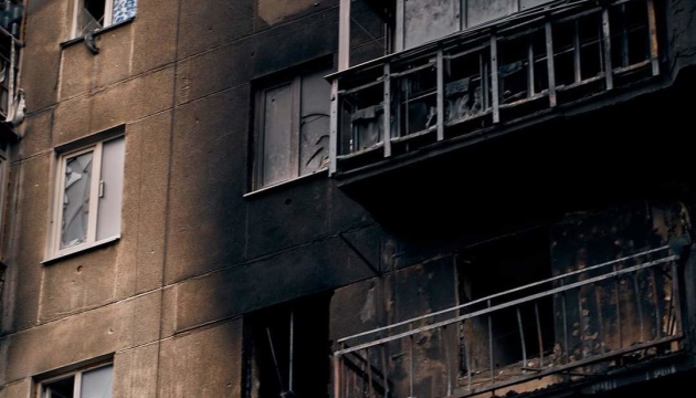 Внаслідок обстрілу ворогом Сєвєродонецька загорілися чотири будинки