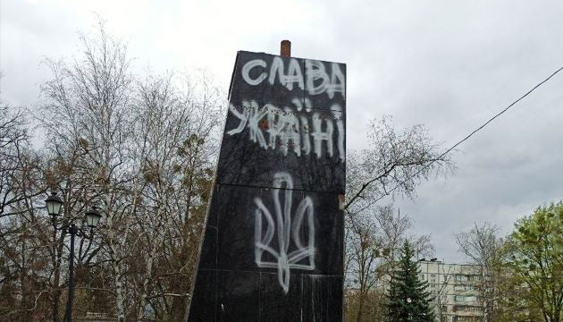 Desmantelan el monumento a Zhukov en Járkiv