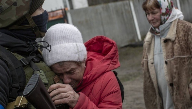 Люди мають право просто жити: Зеленський показав світлини української боротьби