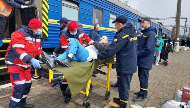 На Рівненщину евакуювали пацієнтів інтернату з Донеччини