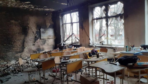 росія зруйнувала в Україні понад 200 закладів освіти і пошкодила майже 2 тисячі