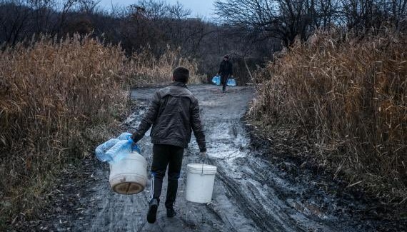 У Лисичанську росіяни роздають по 20 літрів питної води на людину раз на тиждень