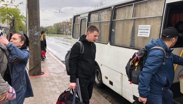 У Сєвєродонецьку та Лисичанську зранку вдалося евакуювати майже 50 цивільних