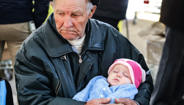 Поліцейські у Франківську відвідали літнього чоловіка, відео з яким облетіло соцмережі