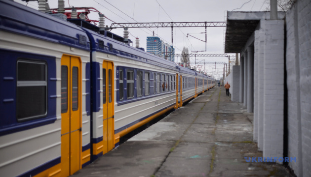 У Києві після нічної атаки збільшили кількість рейсів міської електрички У Києві після нічної атаки збільшили кількість рейсів міської електрички