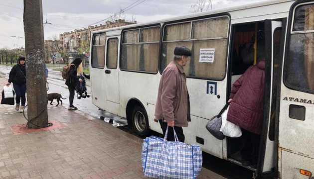  З Луганщини без «режиму тиші» евакуювали понад 100 людей