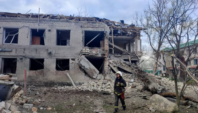 Обстріли Миколаївщини: зруйнована лікарня, у приватній стоматології - пожежа