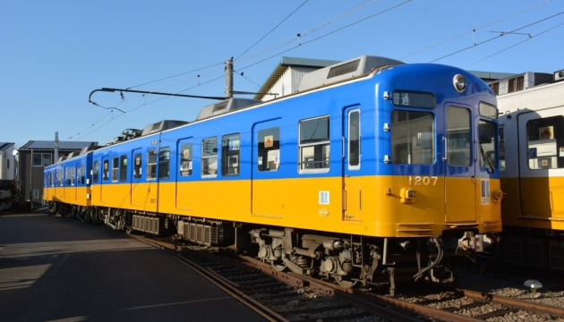 У Японії на знак солідарності запустили поїзд у кольорах прапора України