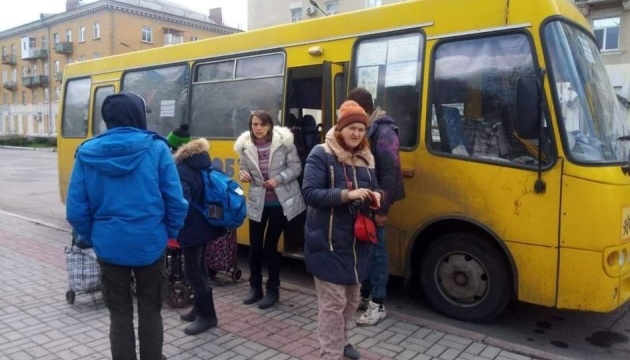 Із Луганщини без «режиму тиші» у четвер евакуювали понад 100 людей – ОВА