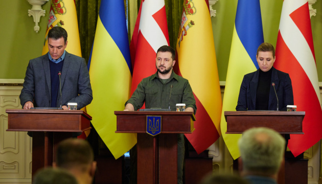 Ukraine needs heavy weapons to save people's lives - Zelensky