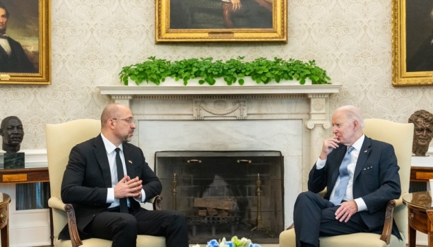 Shmygal se reúne con Biden para abordar la ayuda a Ucrania y las sanciones contra Rusia