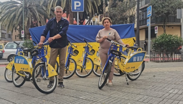 На Канарах за сприяння діаспори у прокаті з’явилися синьо-жовті велосипеди