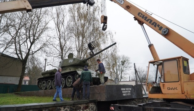 На Волині демонтували радянський танк 