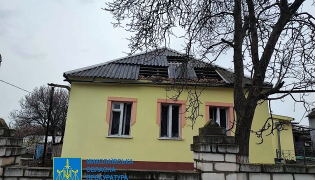 Обстріл Миколаєва забороненими боєприпасами: пошкоджені 35 будинків, поранена дитина