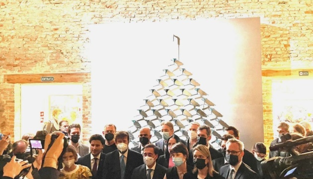 Український павільйон на Венеційській бієнале відвідали міністри культури з понад 20 країн