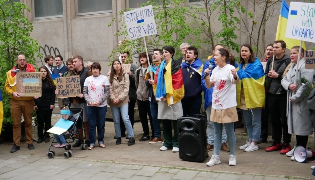 В Брюсселе возле представительства ФРГ провели акцию в поддержку Украины