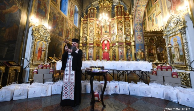 Ukraine’s Orthodox leader consecrates Easter offerings for those affected by Russian aggression
