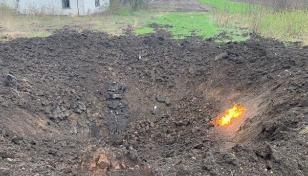 Feindliche Rakete landet am Rande des Dorfes in Region Dnipropetrowsk