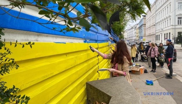 In Vienna, fence outside Russian embassy painted in colors of Ukrainian flag