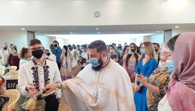 В ОАЕ українці відвідали Великодню літургію