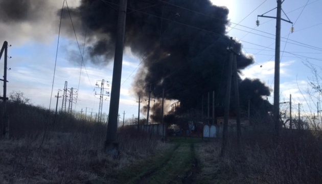 На Львівщині через ракетний удар стався вибух на залізничній станції 