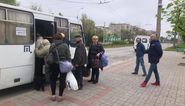 Із Сєвєродонецька вдалося евакуювати 12 людей, до Рубіжного автобус не доїхав через обстріли – Гайдай
