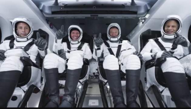 На Землю повернулися члени першої приватної місії до МКС