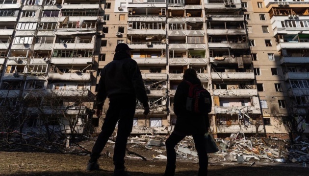 Зеленський показав світлини зруйнованих українських міст: Можна знищити стіни, але не дух