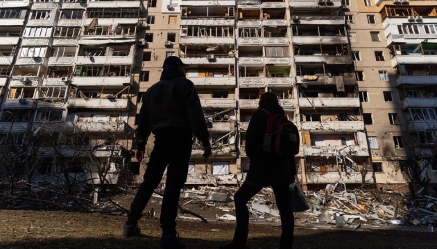 Selenskyj zeigt Fotos von zerstörten ukrainischen Städten: Man kann Mauern zerstören, aber nicht den Geist