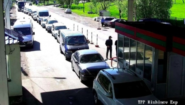 По всьому кордону Придністров'я з Молдовою - черги з автомобілів
