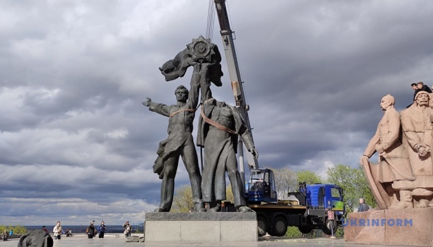 Майже 70% українців підтримують демонтаж пам’ятників, пов’язаних з росією 