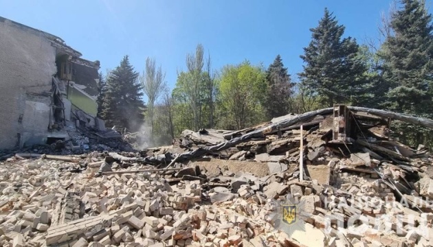 Russische Invasion: Raketen, Flugzeuge und Panzer: binnen eines Tages 11 Ortschaften in Region Donezk angegriffen