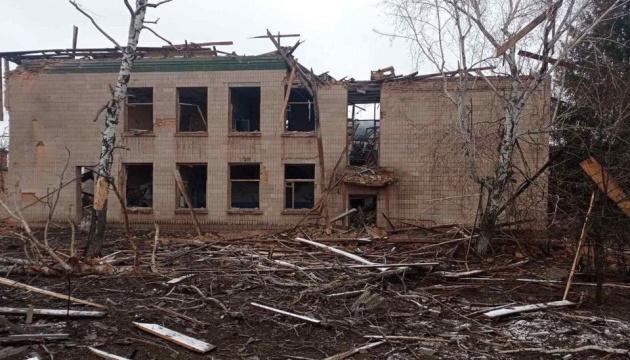 У Боровій на Харківщині загарбники знищили та розграбували школи