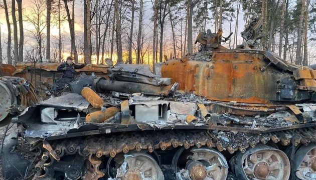 Украинские военные на востоке уничтожили около 250 захватчиков и 13 танков