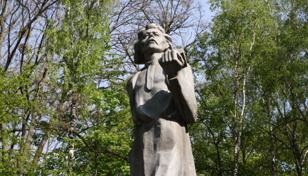 У Вінниці демонтують пам'ятник Максиму Горькому