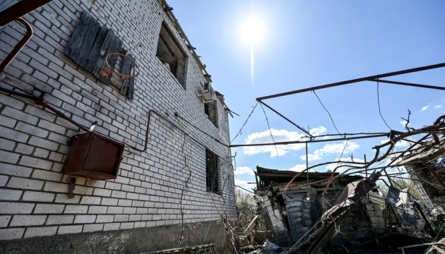 Des maisons endommagées et cinq blessés par un tir de missile russe à Zaporijjia