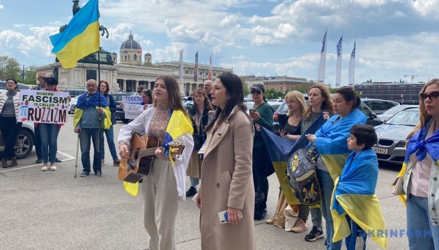 Українські активісти у Відні нагадали ОБСЄ про Маріуполь