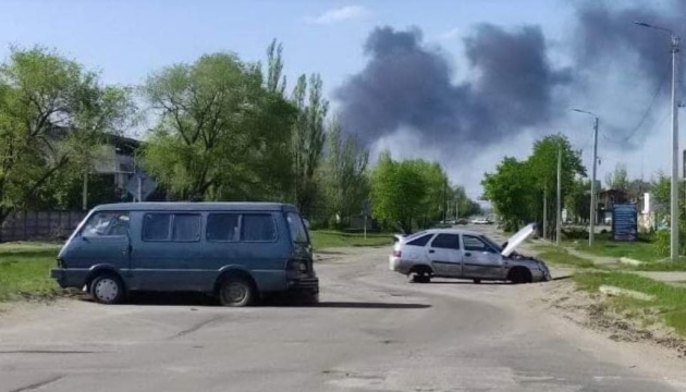 На Луганщині росіяни обстріляли волонтерський автомобіль та поліцейський транспорт